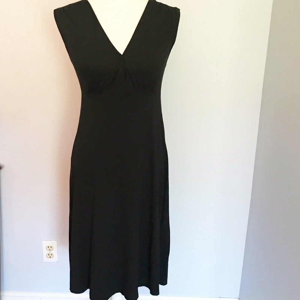 Gap sleeveless black dress